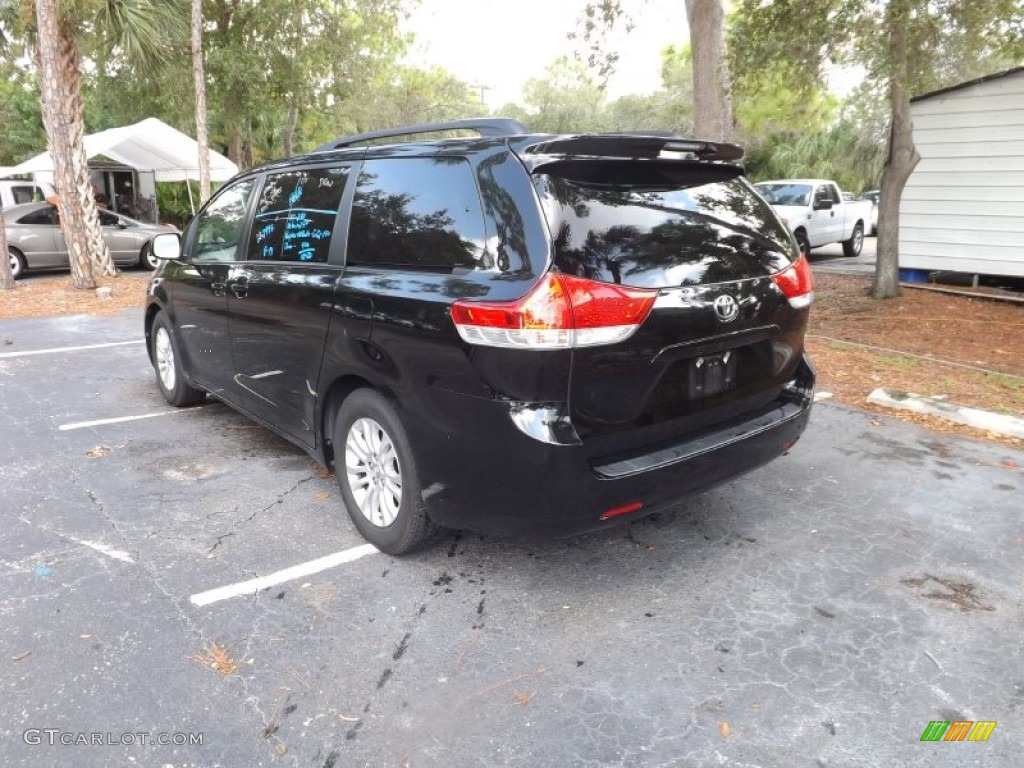 2011 Sienna XLE - Black / Light Gray photo #6