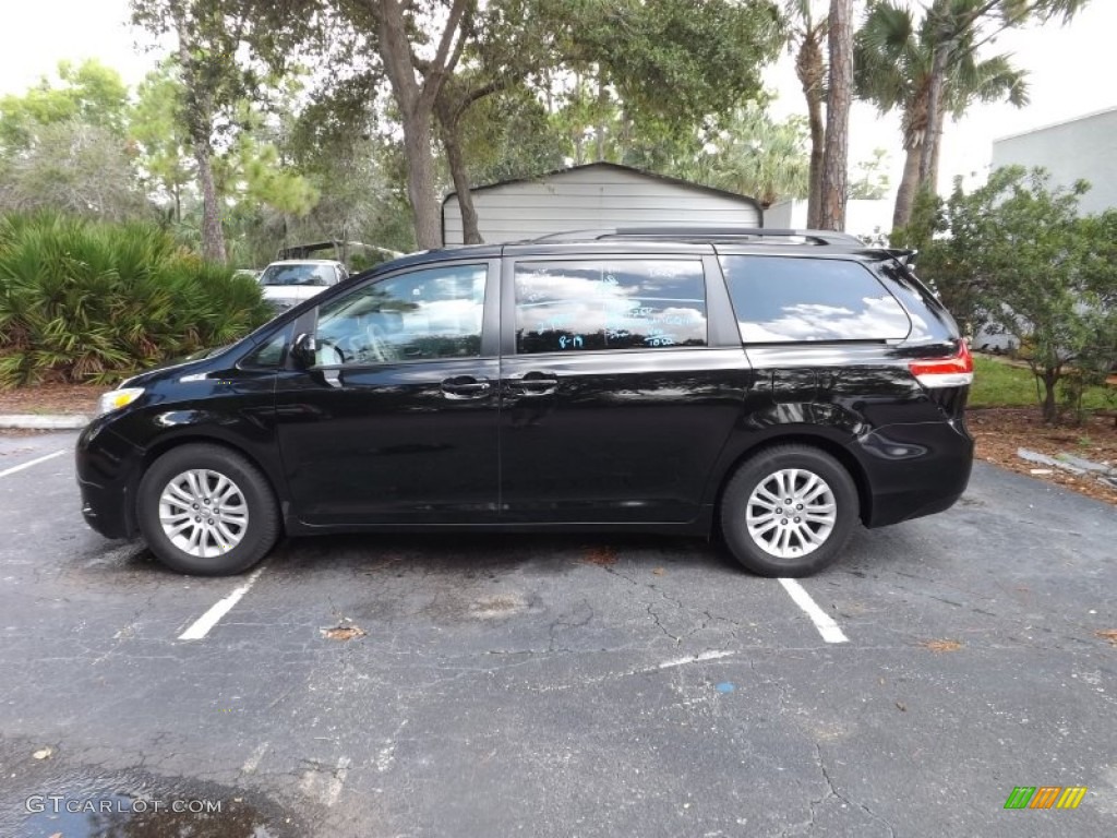 2011 Sienna XLE - Black / Light Gray photo #9