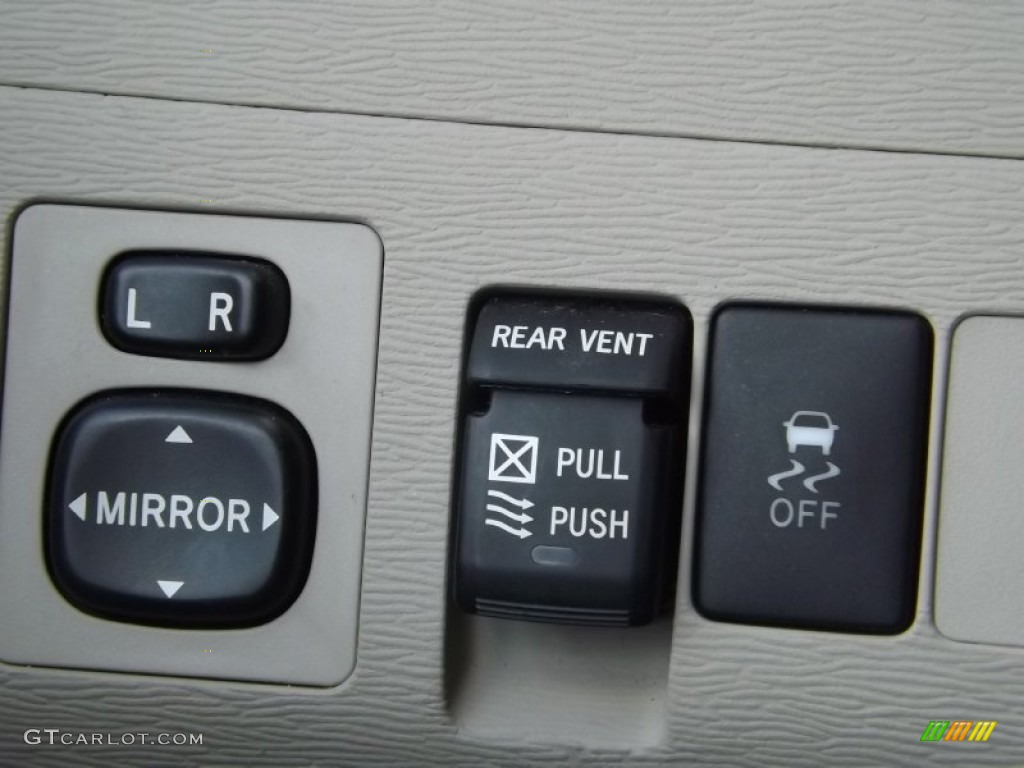 2011 Sienna XLE - Black / Light Gray photo #23