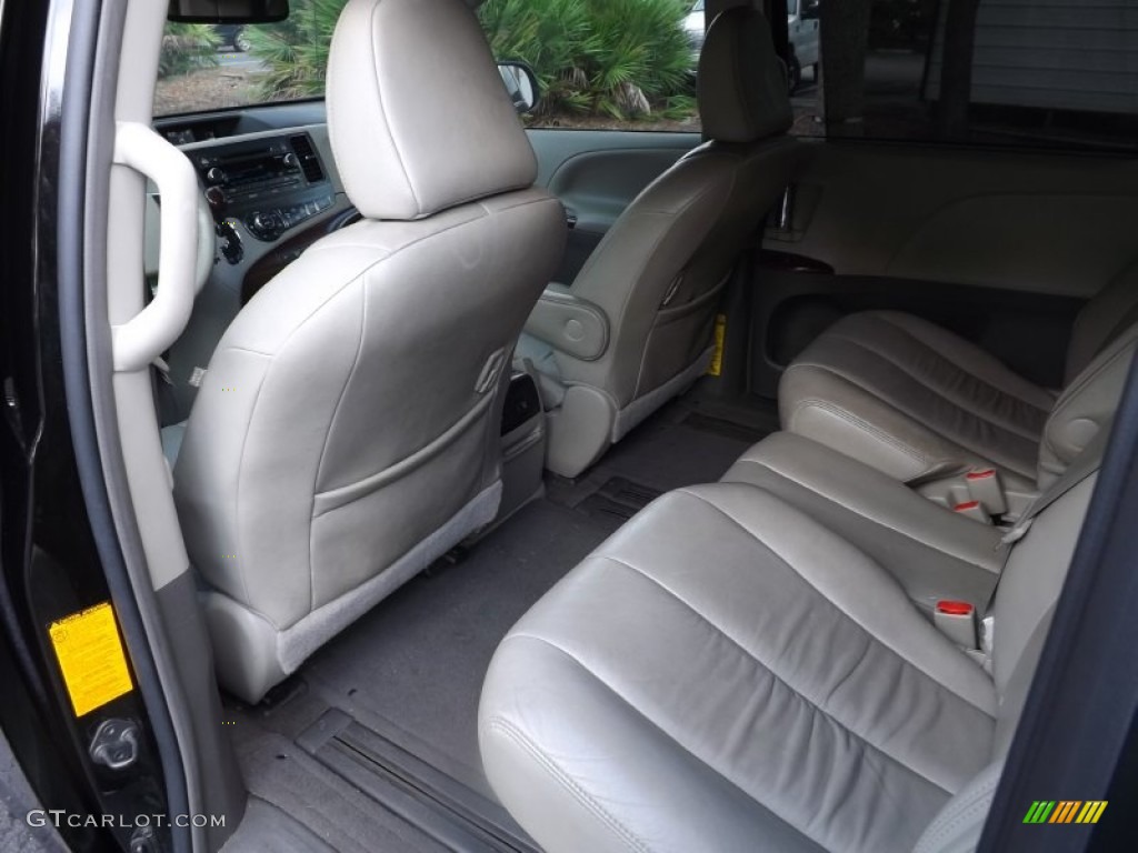 2011 Sienna XLE - Black / Light Gray photo #24