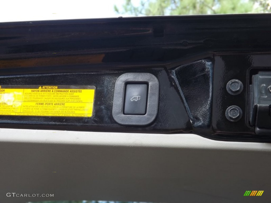 2011 Sienna XLE - Black / Light Gray photo #27