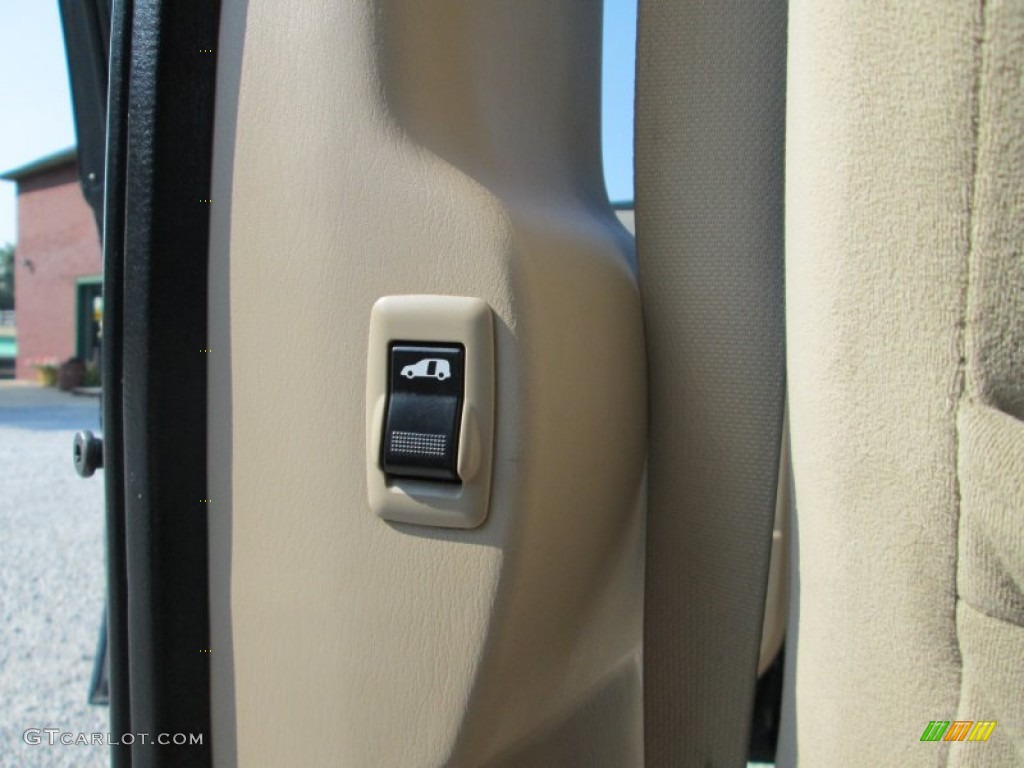 2006 MPV LX - Nordic Green Mica / Beige photo #19
