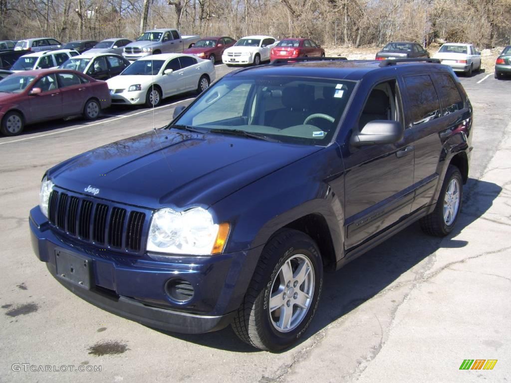 2005 Grand Cherokee Laredo 4x4 - Midnight Blue Pearl / Medium Slate Gray photo #1
