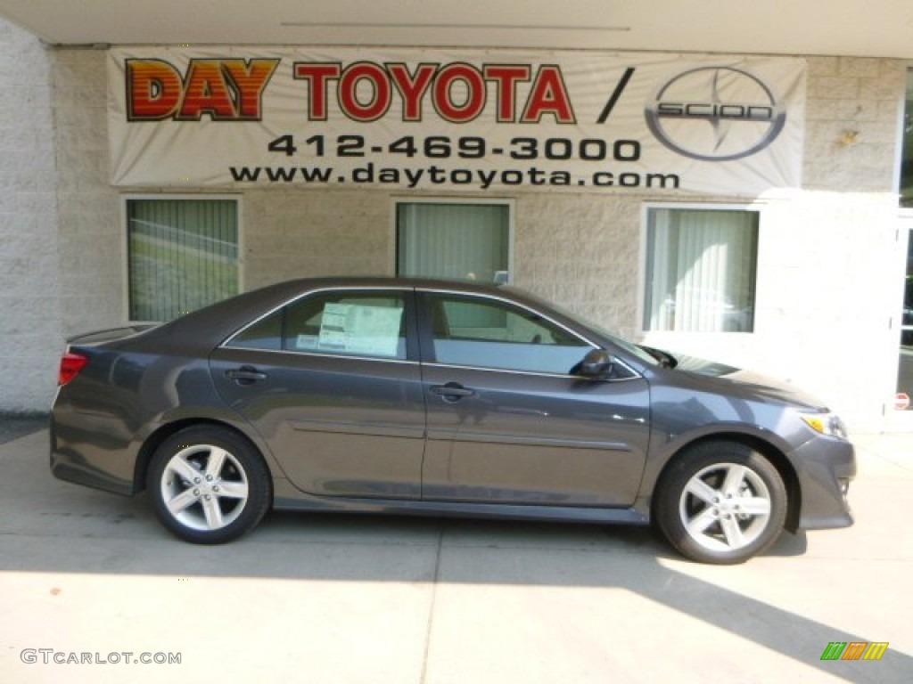2013 Camry SE - Magnetic Gray Metallic / Black photo #2