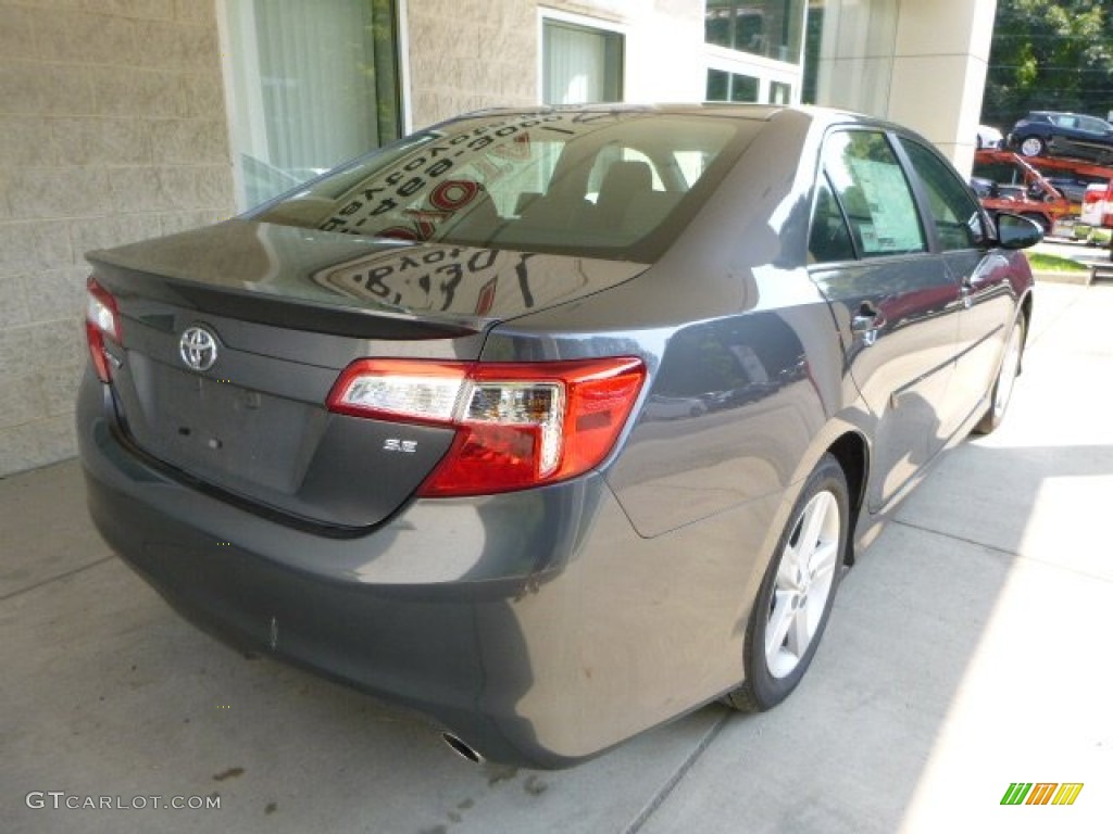 2013 Camry SE - Magnetic Gray Metallic / Black photo #3
