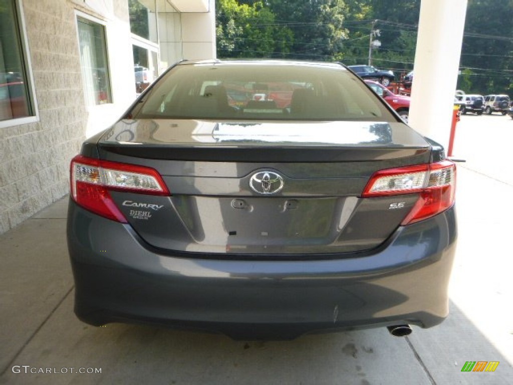 2013 Camry SE - Magnetic Gray Metallic / Black photo #4