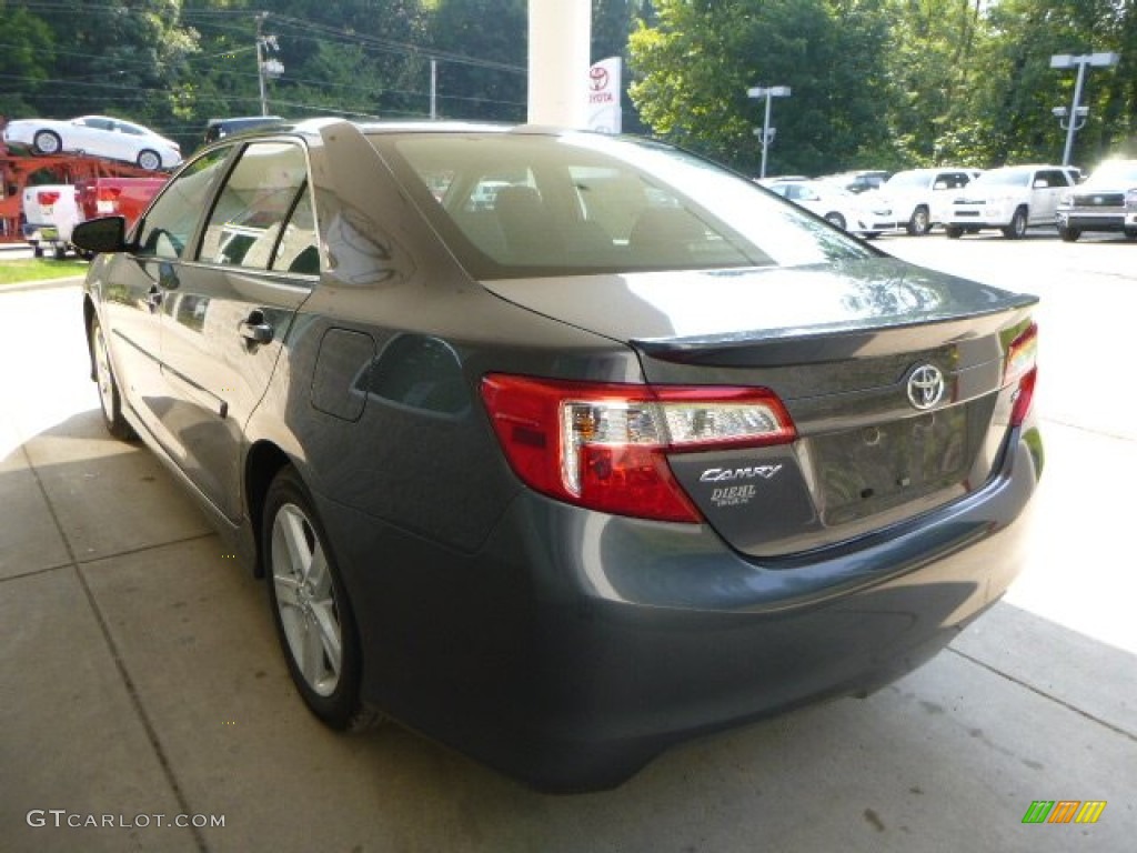 2013 Camry SE - Magnetic Gray Metallic / Black photo #5