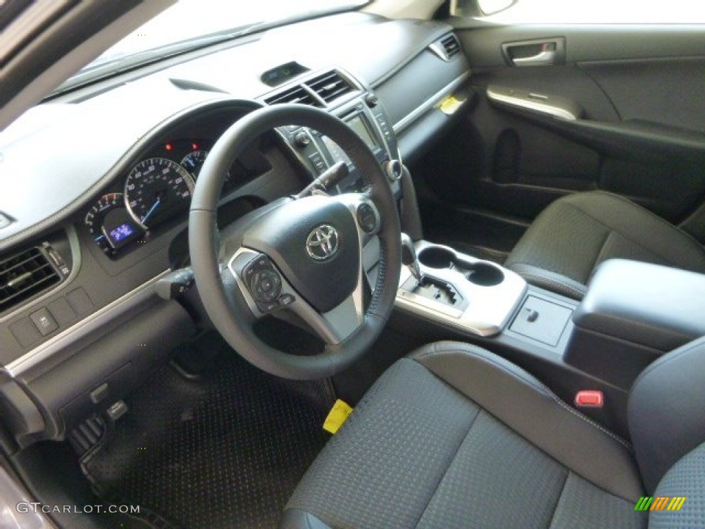 2013 Camry SE - Magnetic Gray Metallic / Black photo #17