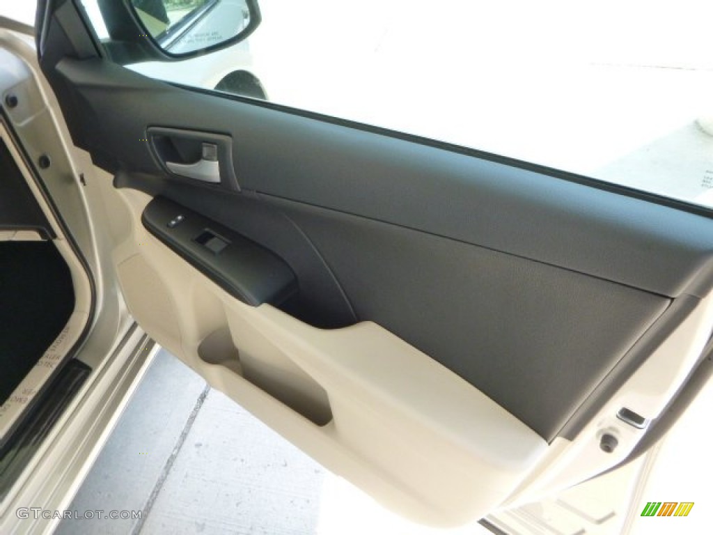 2013 Camry LE - Champagne Mica / Ivory photo #11