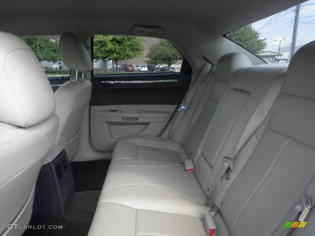 2007 300 Touring - Inferno Red Crystal Pearlcoat / Dark Slate Gray/Light Graystone photo #8
