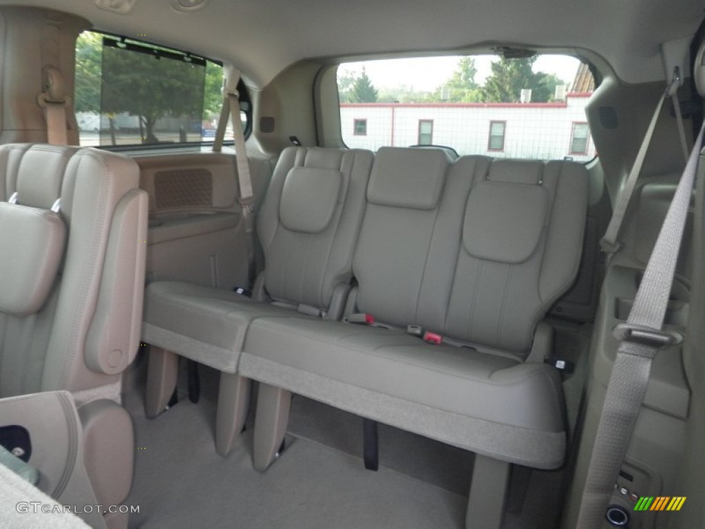 Dark Frost Beige/Medium Frost Beige Interior 2014 Chrysler Town & Country Touring-L Photo #84775565