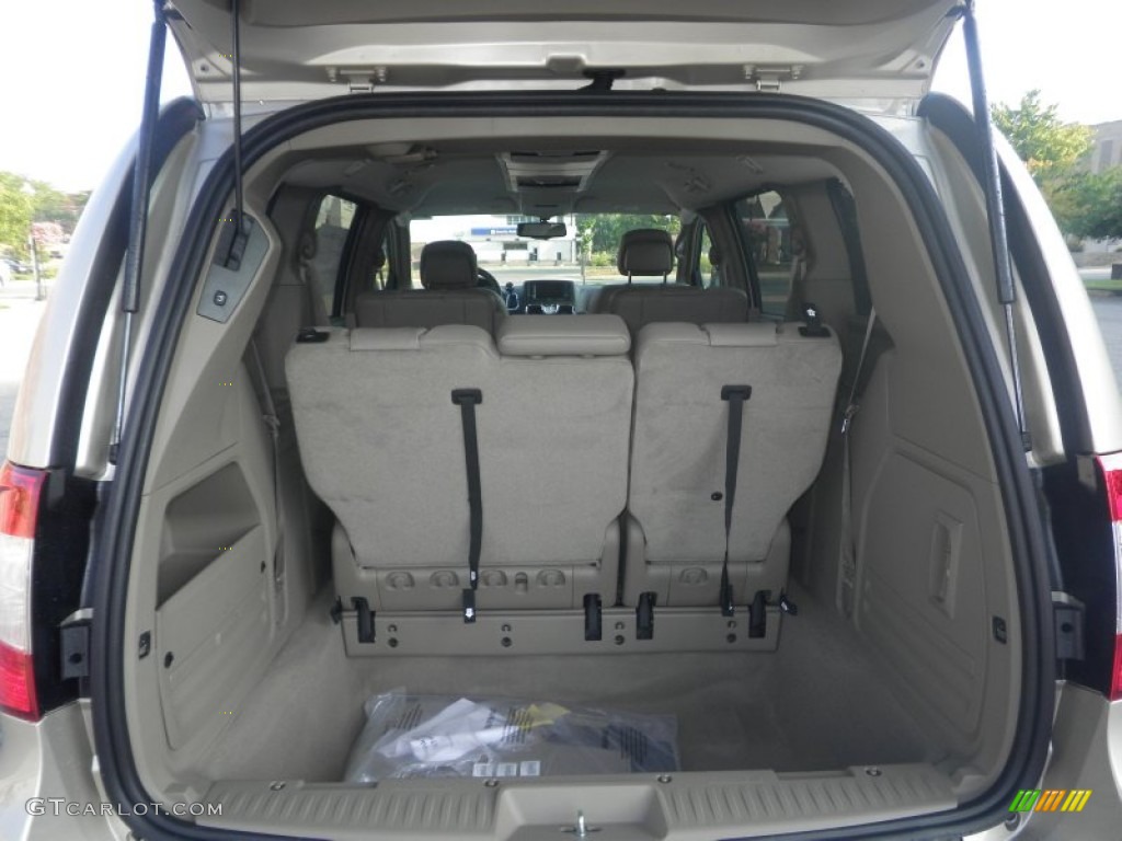 2014 Chrysler Town & Country Touring-L Trunk Photo #84775613