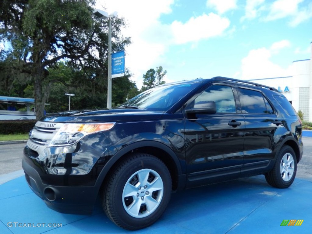 2014 Explorer FWD - Tuxedo Black / Medium Light Stone photo #1