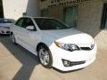 2013 Super White Toyota Camry SE  photo #1