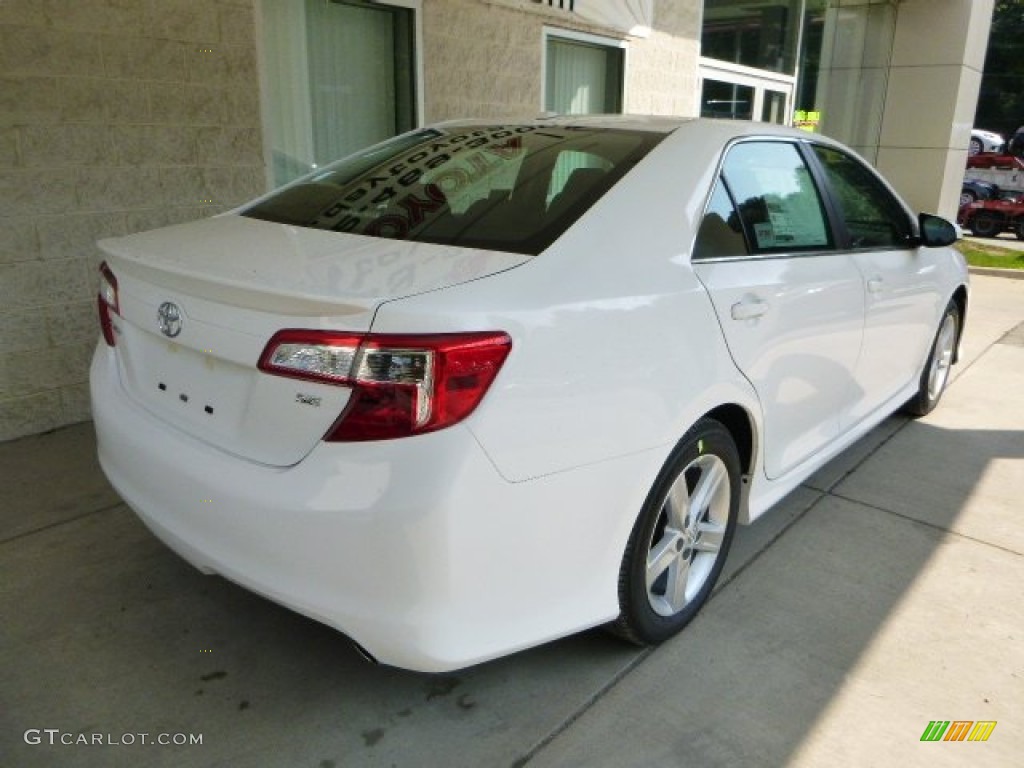 2013 Camry SE - Super White / Black/Ash photo #3