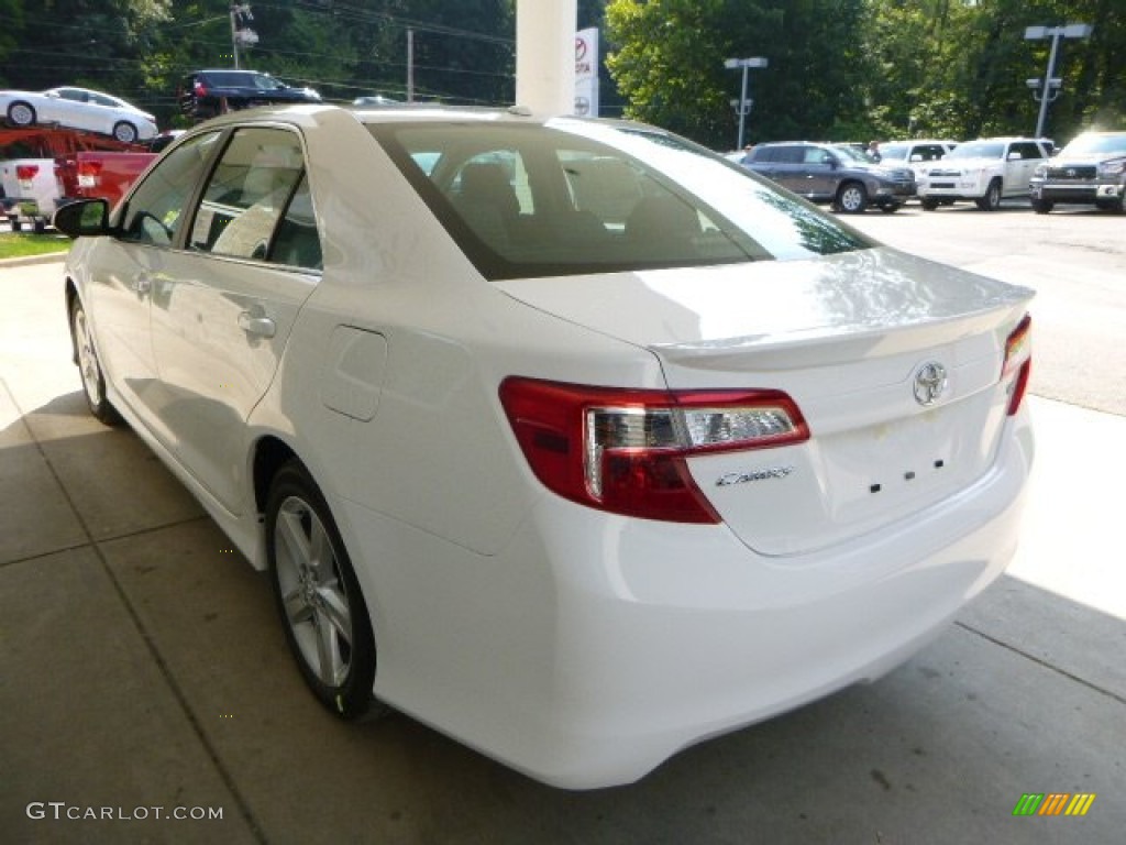 2013 Camry SE - Super White / Black/Ash photo #5
