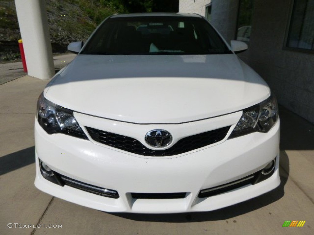 2013 Camry SE - Super White / Black/Ash photo #7