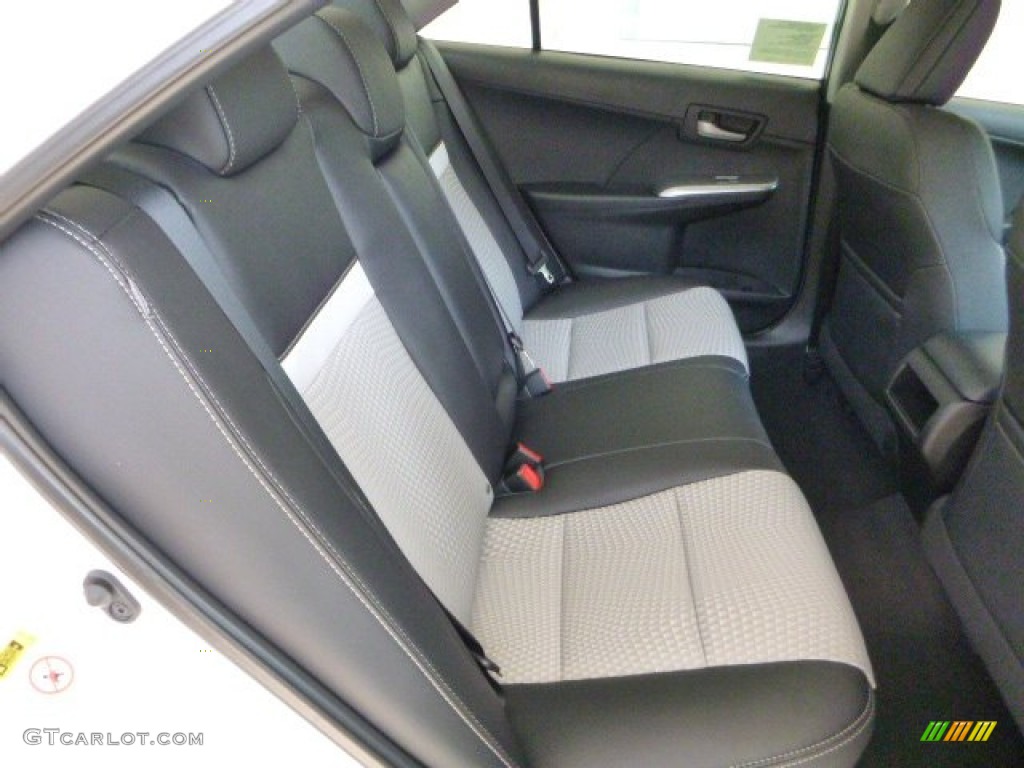2013 Camry SE - Super White / Black/Ash photo #12