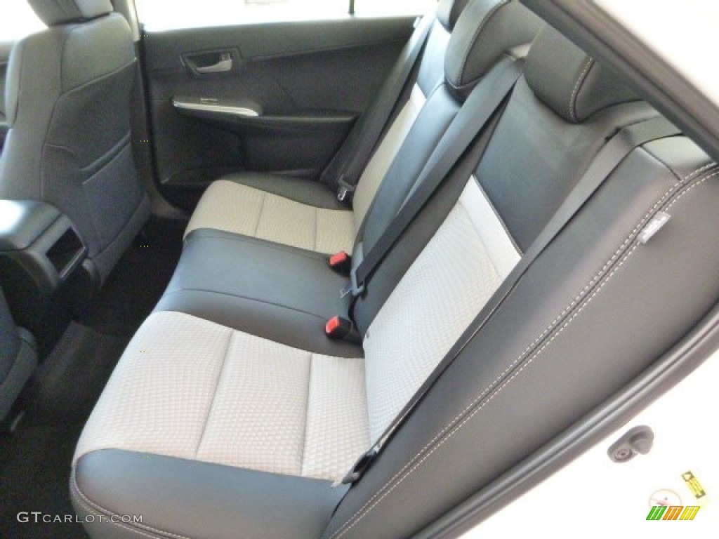 2013 Camry SE - Super White / Black/Ash photo #14