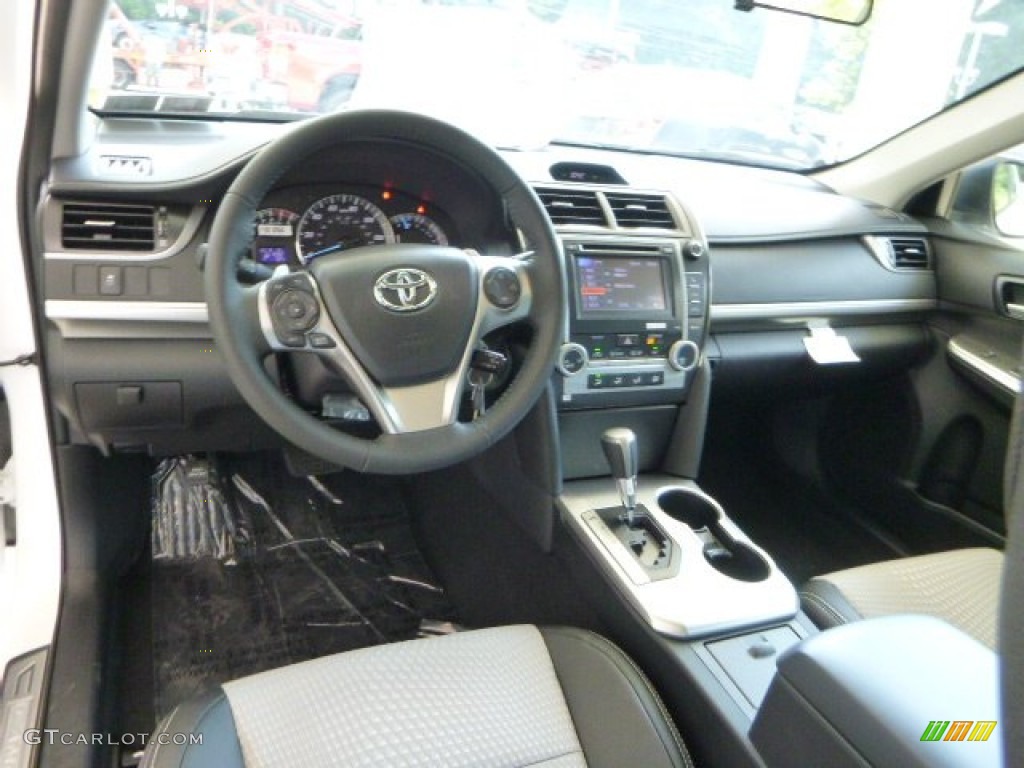 2013 Camry SE - Super White / Black/Ash photo #15