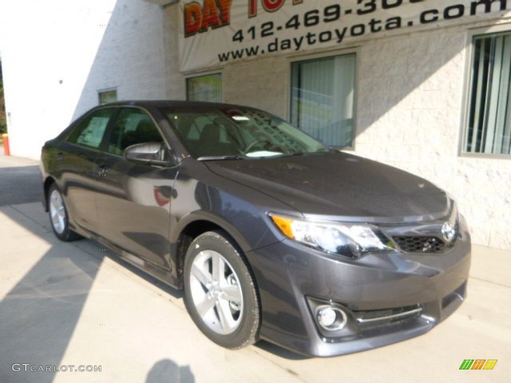 2013 Camry SE - Magnetic Gray Metallic / Black photo #1