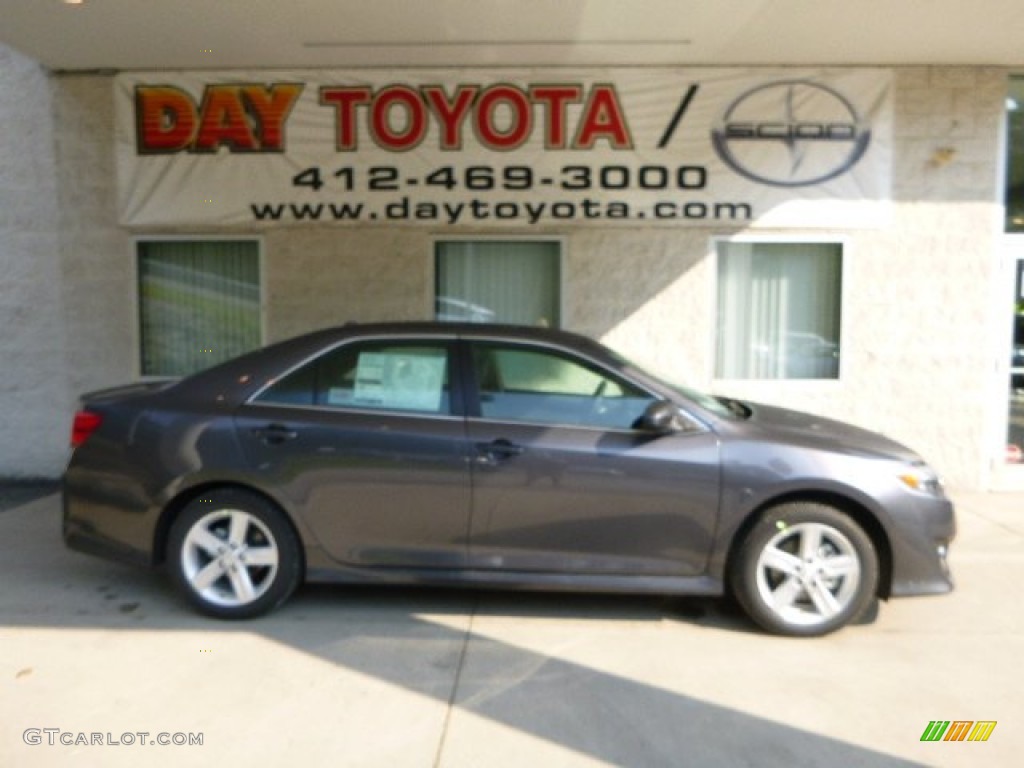 2013 Camry SE - Magnetic Gray Metallic / Black photo #2