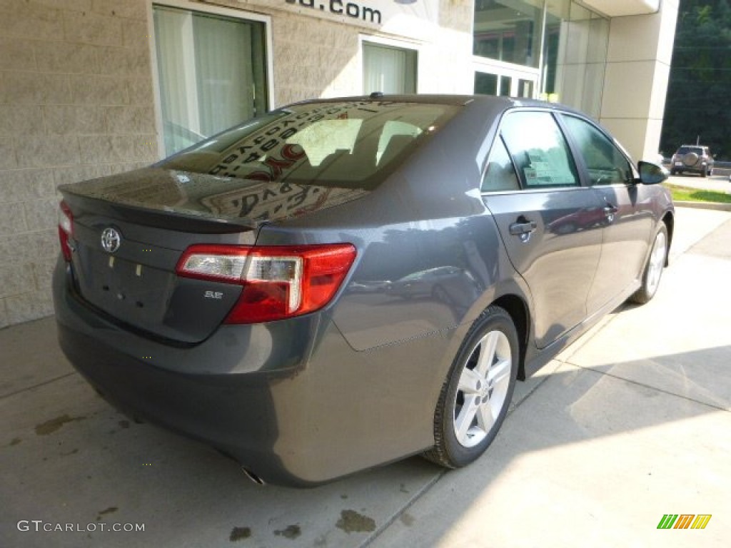 2013 Camry SE - Magnetic Gray Metallic / Black photo #3