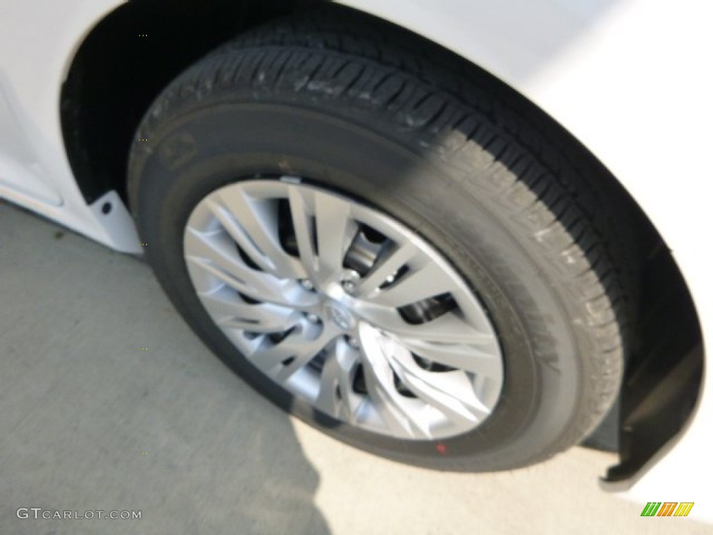 2013 Camry LE - Super White / Ivory photo #8