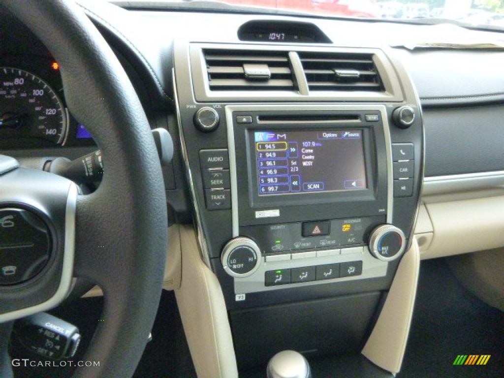 2013 Camry LE - Super White / Ivory photo #18