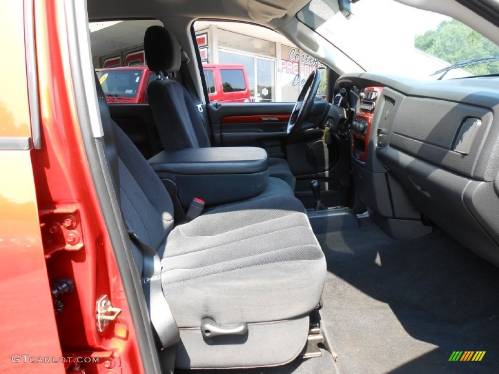 2005 Ram 1500 SLT Daytona Quad Cab 4x4 - Go ManGo! / Dark Slate Gray photo #13