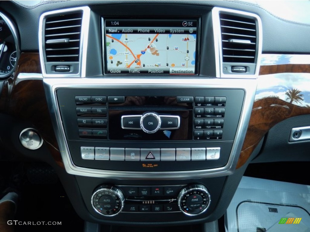 2014 Mercedes-Benz GL 550 4Matic Controls Photo #84785726