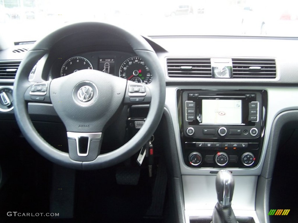 2013 Passat V6 SE - Opera Red Metallic / Moonrock Gray photo #16