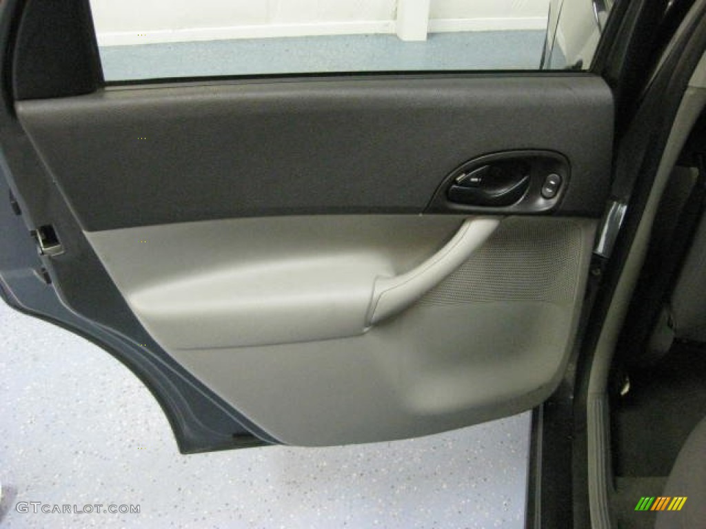 2007 Focus ZX4 SES Sedan - Liquid Grey Metallic / Charcoal/Light Flint photo #12