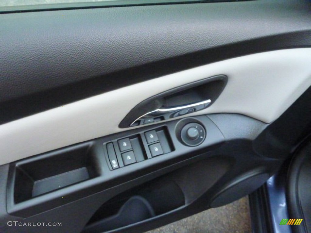 2014 Cruze LS - Atlantis Blue Metallic / Jet Black/Medium Titanium photo #14