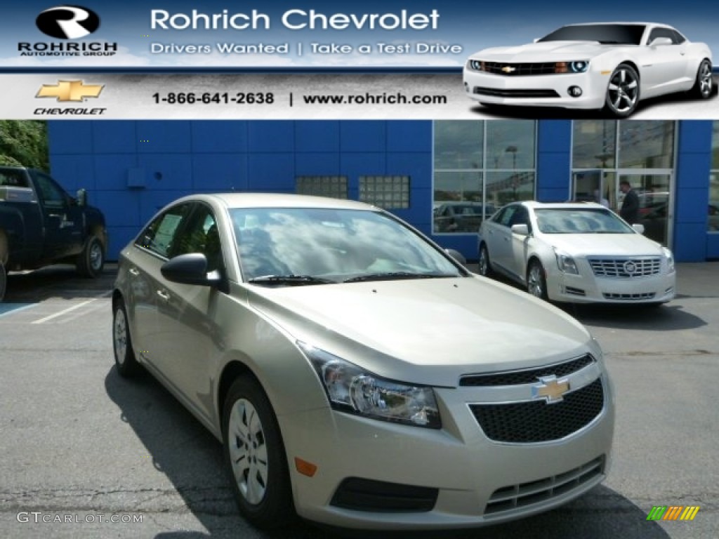 2014 Cruze LS - Champagne Silver Metallic / Jet Black/Medium Titanium photo #1