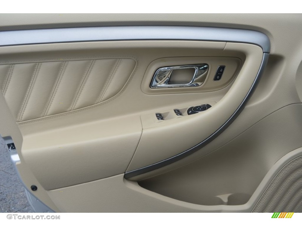 2014 Ford Taurus SEL Door Panel Photos