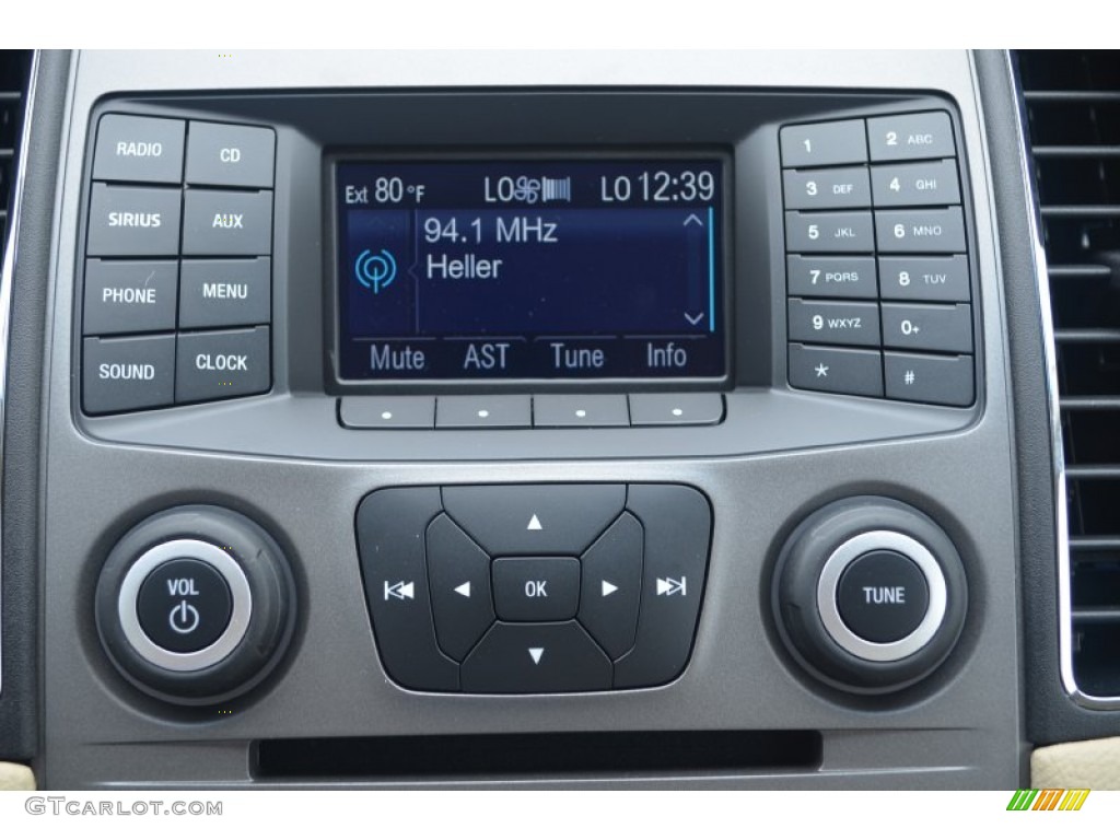 2014 Ford Taurus SEL Controls Photo #84795632