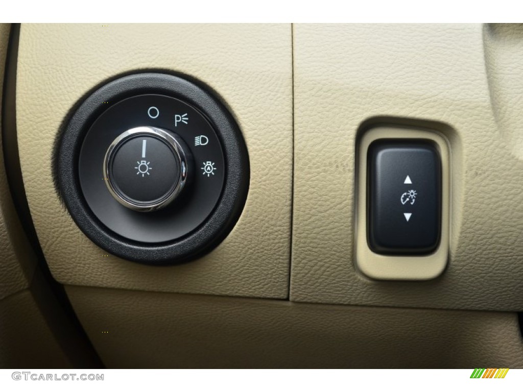 2014 Ford Taurus SEL Controls Photo #84795746