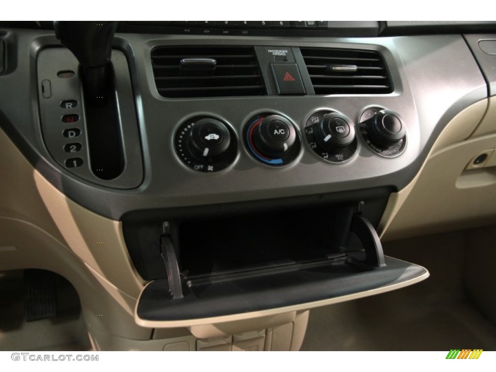 2007 Honda Odyssey LX Controls Photo #84798533