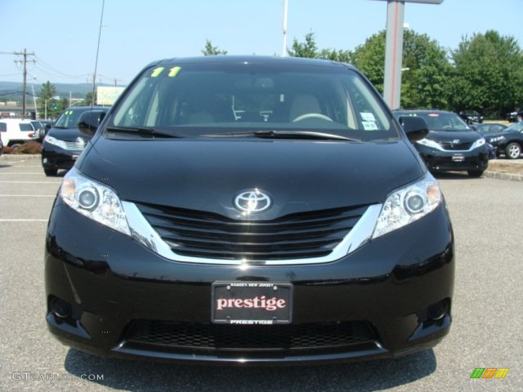 2011 Sienna LE - Black / Bisque photo #2