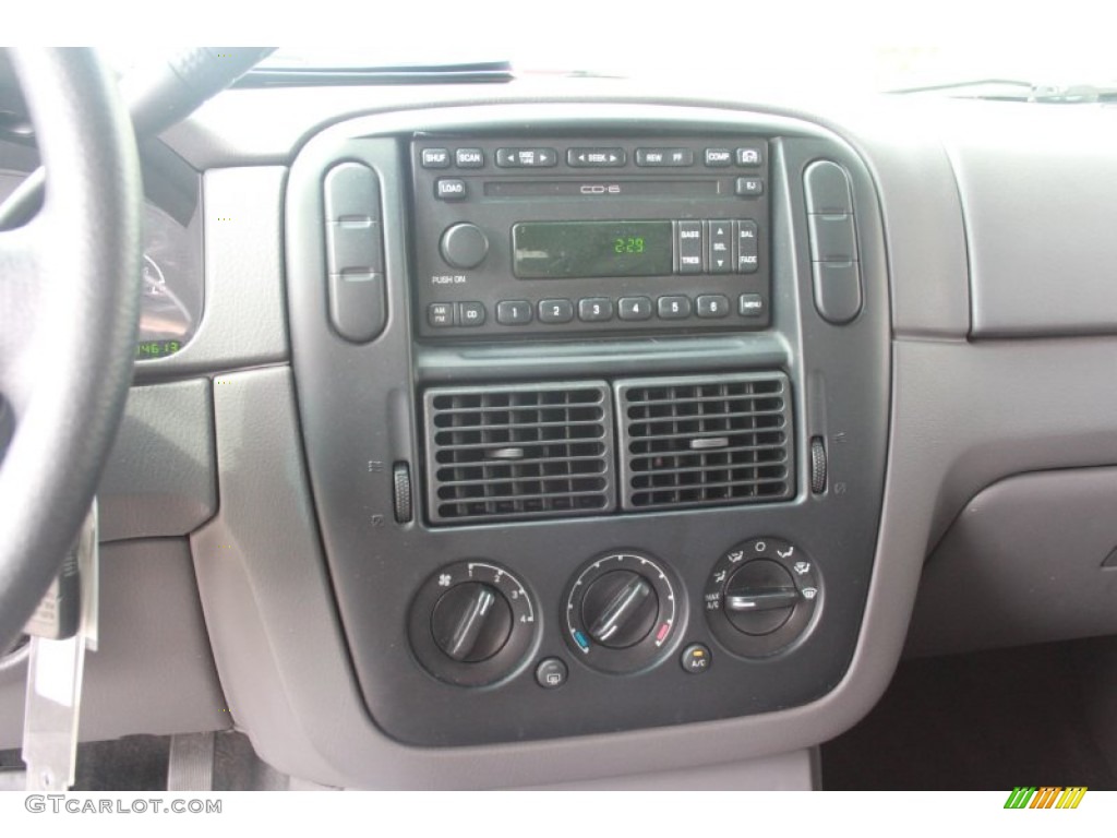 2002 Ford Explorer XLT Controls Photos