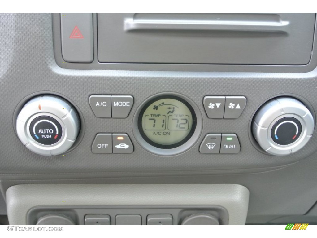 2006 Honda Ridgeline RTL Controls Photo #84814392