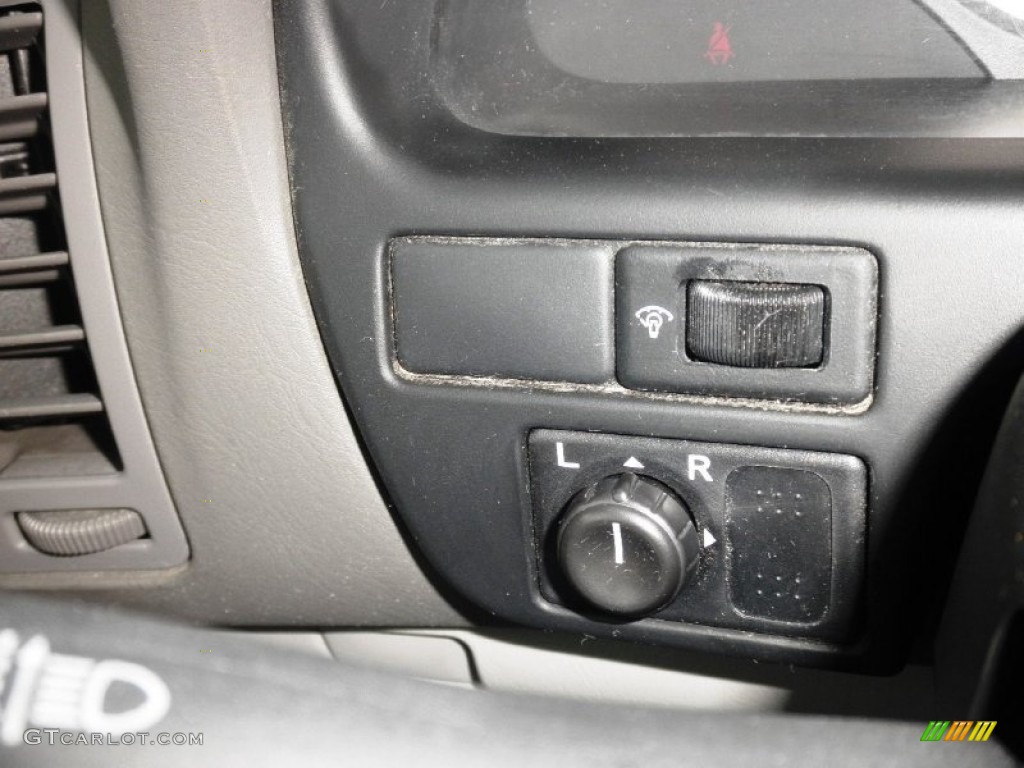 2000 Maxima SE - Icelandic Pearl / Frost photo #18