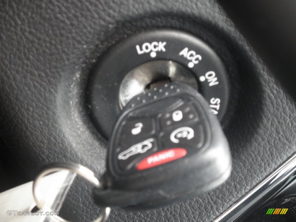2012 Chrysler 200 Limited Sedan Keys Photos