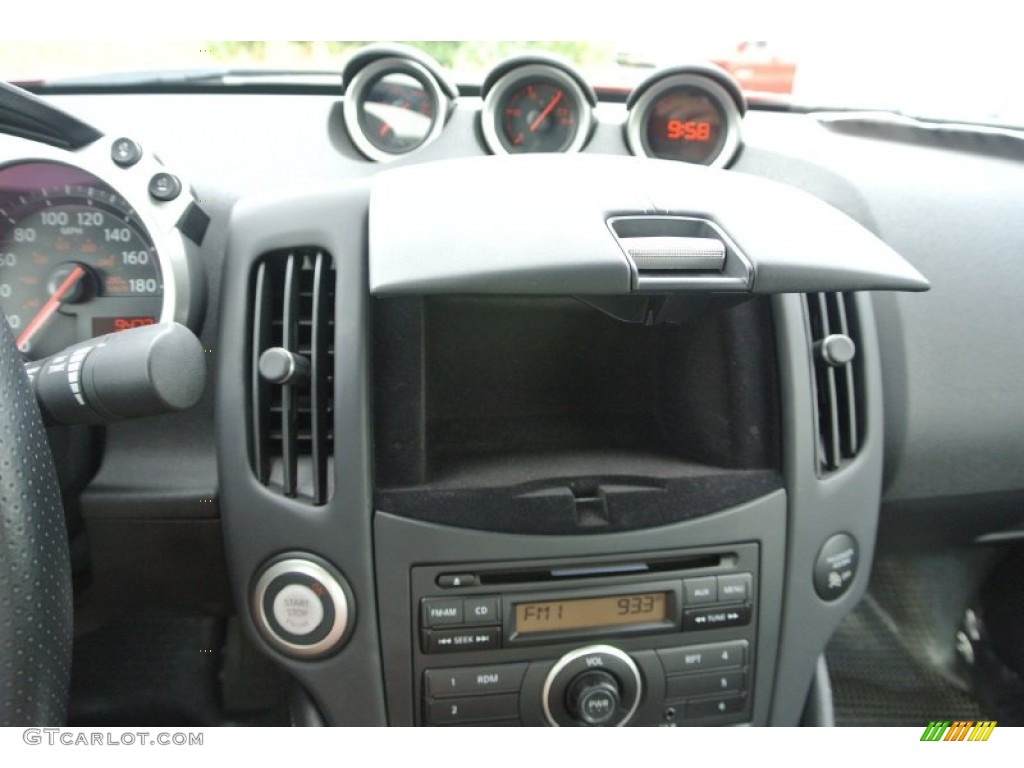 2011 Nissan 370Z Coupe Controls Photo #84826613