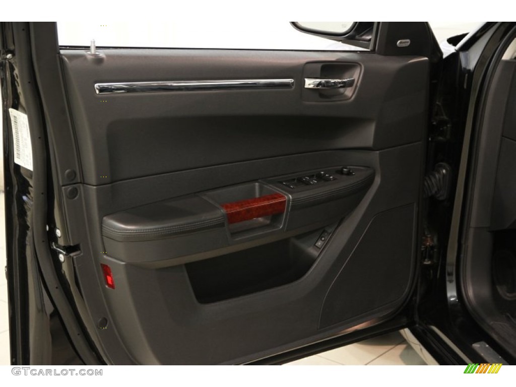 2008 300 C HEMI AWD - Brilliant Black Crystal Pearl / Dark Slate Gray photo #4