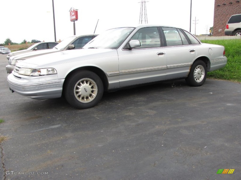 Silver Frost Pearl 1996 Ford Crown Victoria LX Exterior Photo #84833118