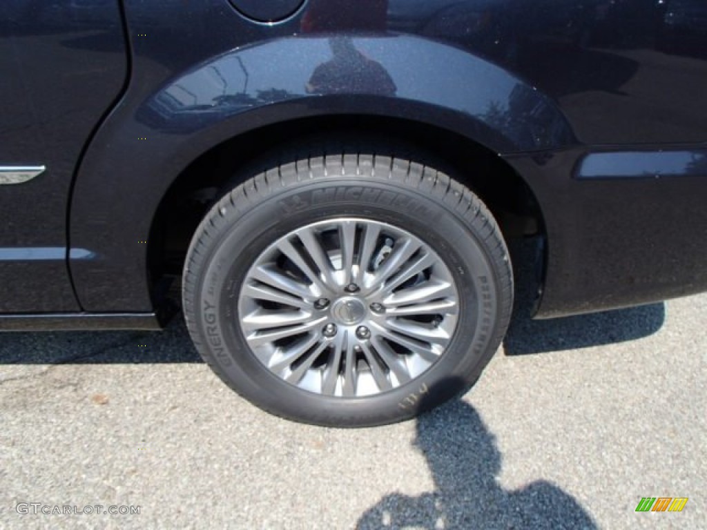 2014 Chrysler Town & Country Touring-L Wheel Photo #84834391