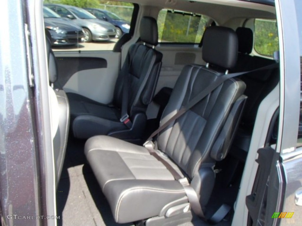 2014 Chrysler Town & Country Touring-L Rear Seat Photo #84834438