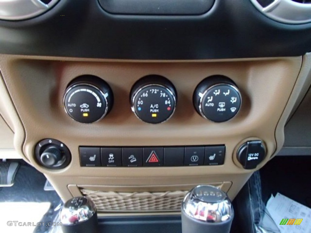2014 Jeep Wrangler Unlimited Sahara 4x4 Controls Photo #84837220